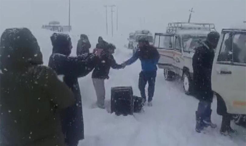50 stranded tourists evacuated from Sonamarg: Police